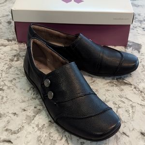 NIB: Naturalizer Black Side Button 100% Real Leather Loafers